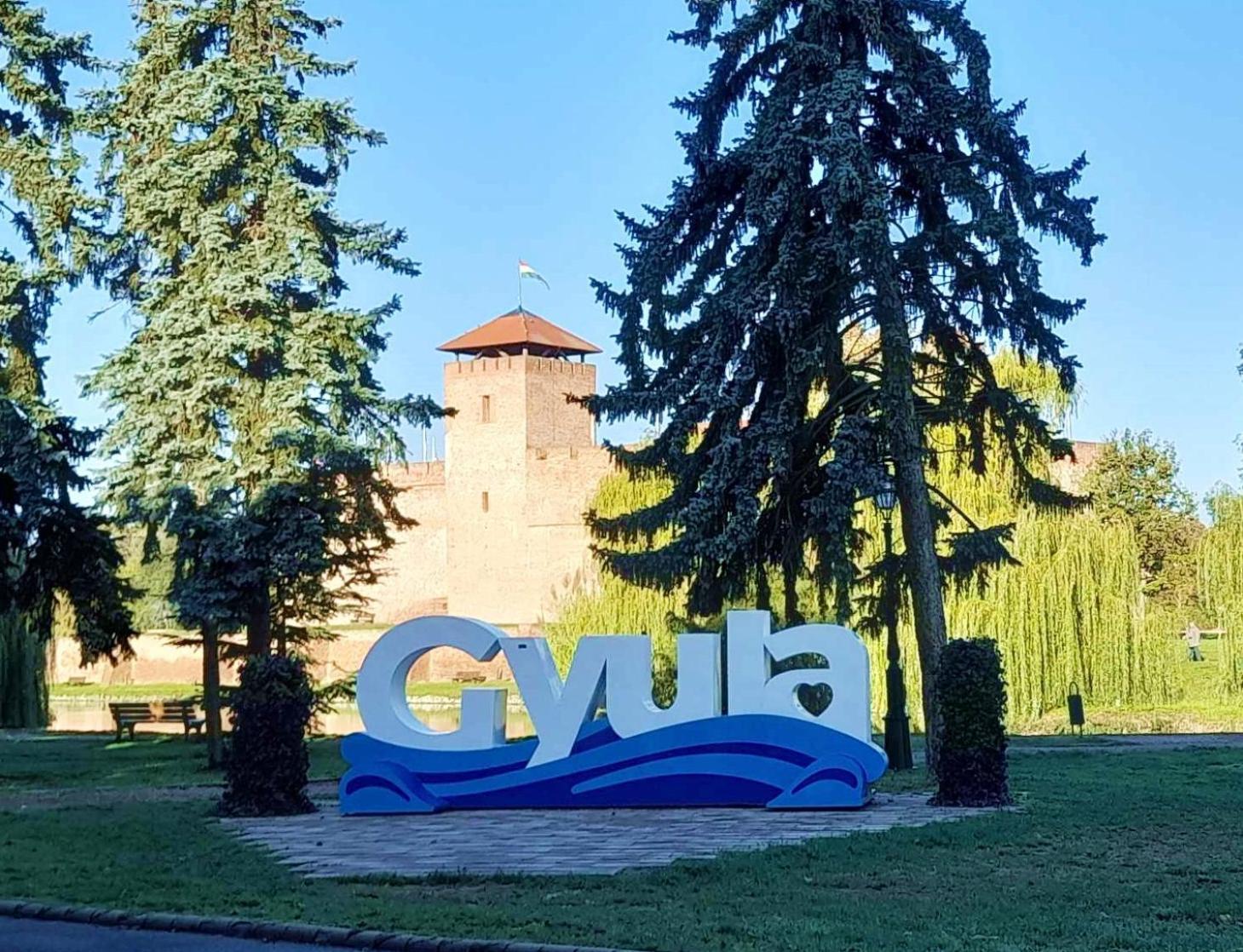 Bambusz Apartman Gyula Exterior photo